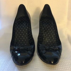 Moschino Love black patent leather pumps w/ bow